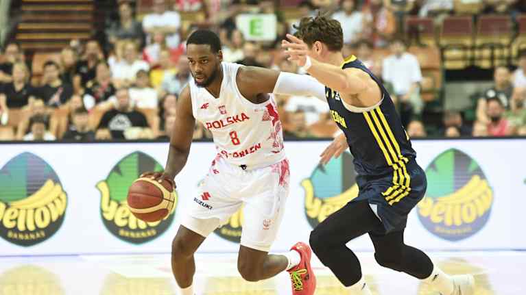 Jordan Loyd Puolan paidassa Ruotsia vastaan.