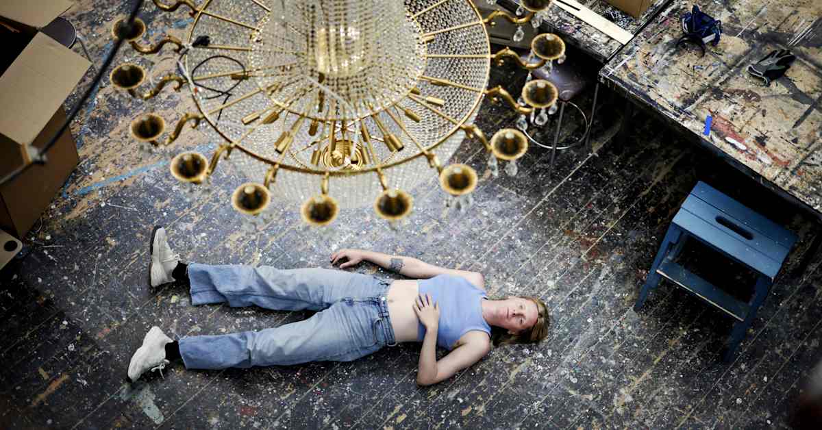 Sukupuolten moninaisuus näkyy nyt teattereissa: kaksi kokemusta siitä, miltä tuntuu esittää miestä transnaisena | Kulttuuri