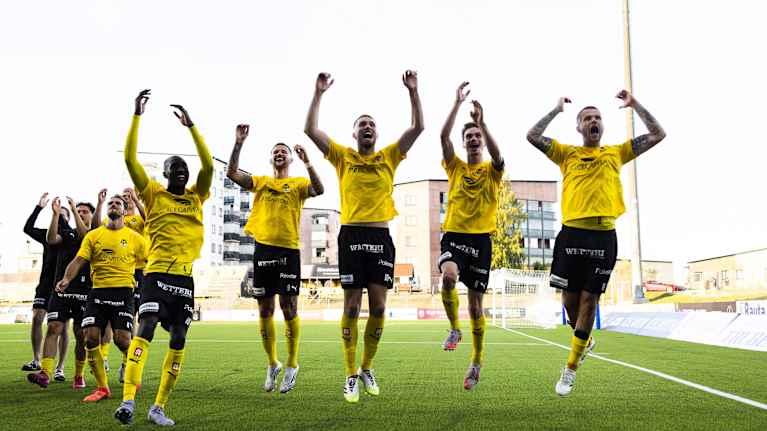 KuPS juhlii historiallista saavutustaan.