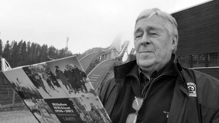 Mäkihyppylegenda Niilo Halonen. Mustavalkokuva.