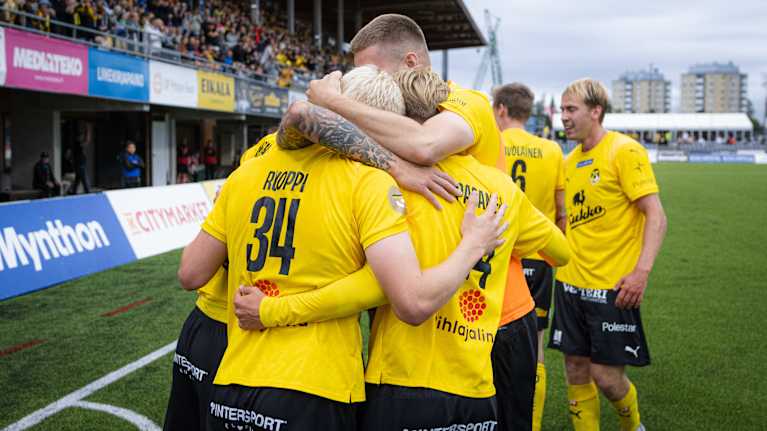 KuPS tuulettaa maalia FC Interiä vastaan.