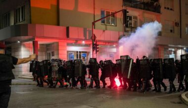 Hallituksen vastaiset mielenosoitukset jatkuvat Serbiassa | Uutisia lyhyesti