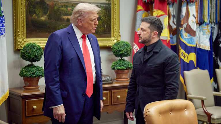 Kuvassa Volodymir Zelensky ja Donald Trump Valkoisen talon lehdistötilaisuudessa 19.08.2025.