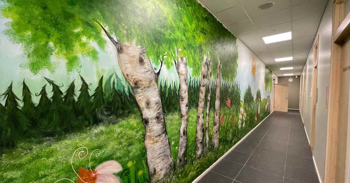 Satutaitelija teki ison muraali­kokonaisuuden Rovaniemelle ilman palkkiota | Lappi