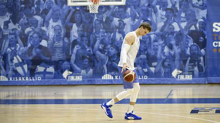 Lauri Markkanen Susijengin treeneissä ennen EM-kisoja.