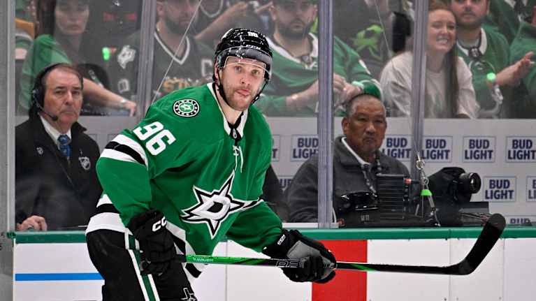 Mikko Rantanen Dallas-paidassa.