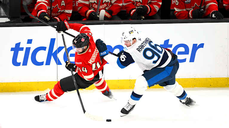 Mikko Rantanen luistelemassa.