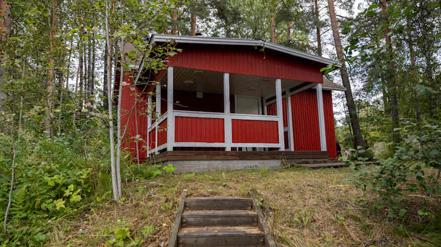 Rantasauna entisen leirikeskuksen alueella Suur-Miehikkälässä.