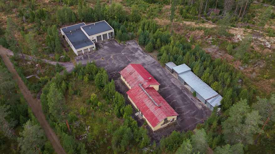 Savanjärven entisen varuskunta-alueen rakennuksia Miehikkälässä.