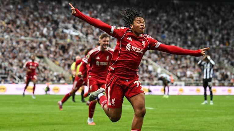 Vasta 16-vuotias Rio Ngumoha pelasti voiton Liverpoolille lisäajan onnistumisellaan. 