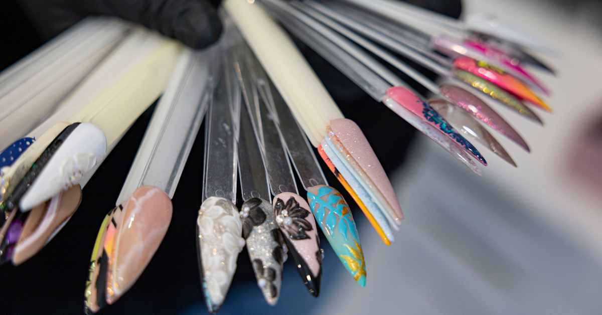 Kynsi­salongeissa käytetty kemikaali kielletään – Sini Virtasen firmalle se tietää 20 000 euron tappiota | Kotimaa