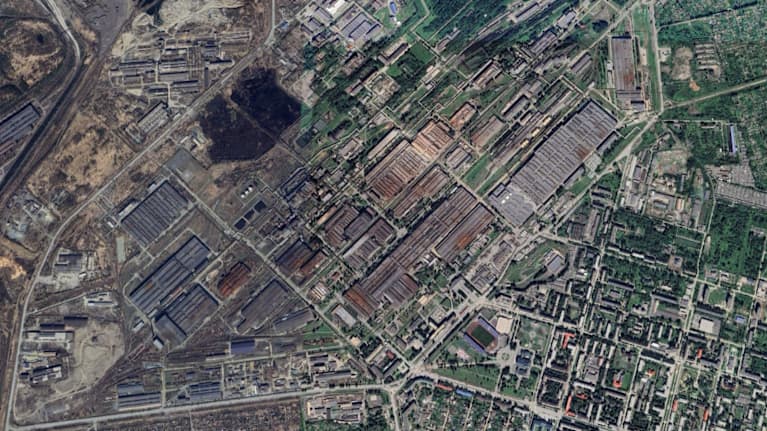 Satelliittikuva Uralvagonzavodin tehdasalueesta, Nižni Tagil, Venäjä.