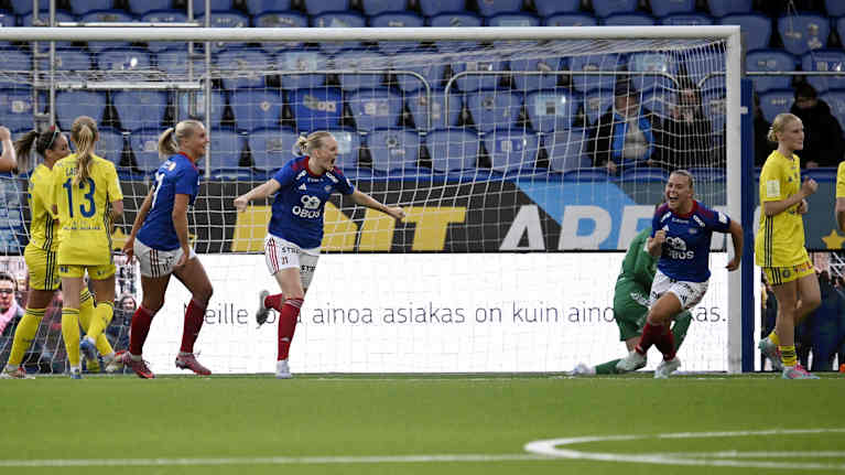 Vålerenga tuulettaa maalia.