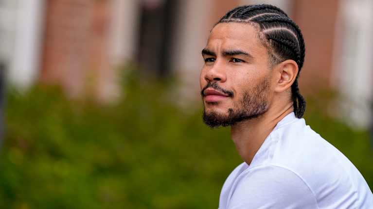 Olivier Nkamhoua koripallon EM-kisoissa 2025 Suomen hotellilla.