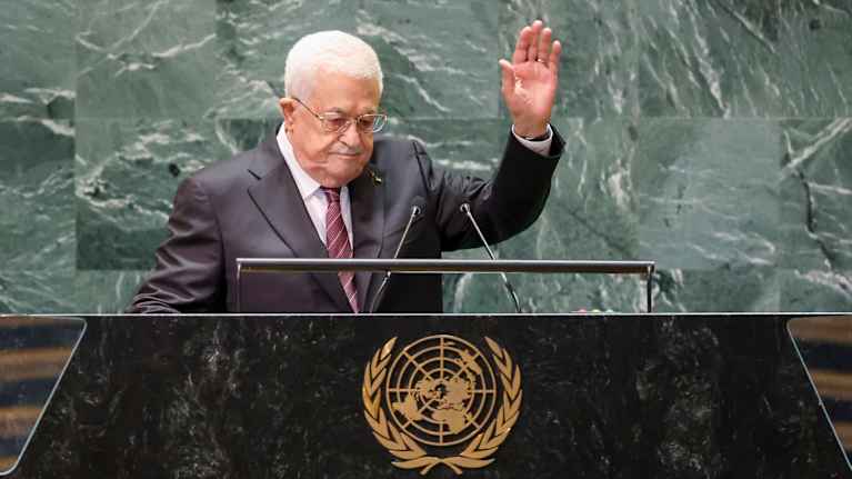Mahmud Abbas YK:n päämajan puhujanpöntössä.