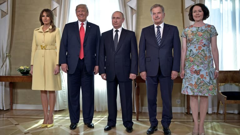 Kuvassa Melania ja Donald Trump, Vladimir Putin, Sauli Niinistö ja Jenni Haukio.