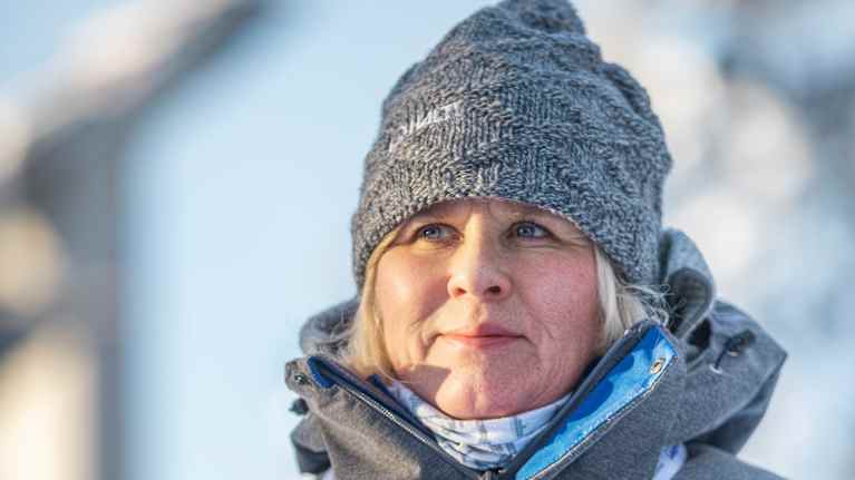 Kisapappi Leena Huovinen Lahdessa hiihdon nuorten MM-kisoissa