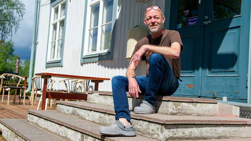 Tapahtuma-alan ammattilainen, promoottori ja yrittäjä Vesa Ristimäki Pyhtään Kulttuuritalossa.