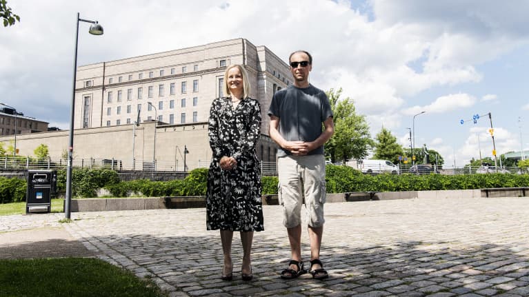 Varapuheenjohtaja Riikka Purra ja puheenjohtaja Jussi Halla-aho törmäsivät Pikkuparlamentin edustalla 30. kesäkuuta.