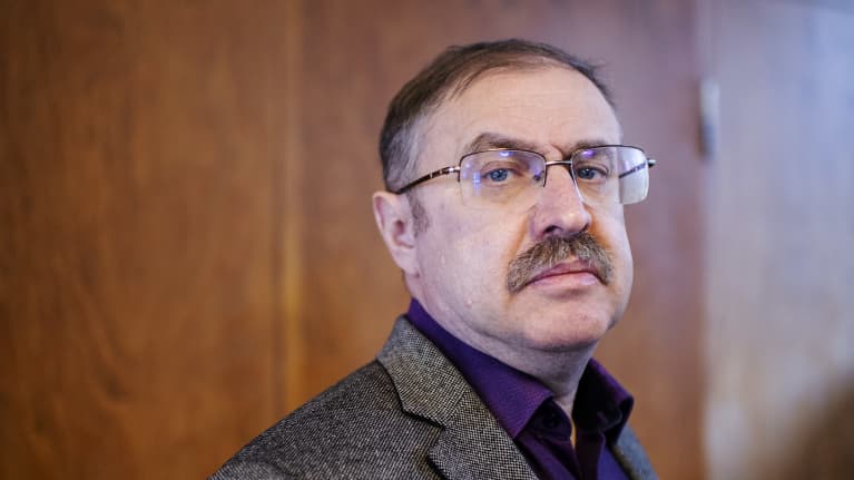 Aleksanteri-instituutin professori Vladimir Gel'man kuvattiin instituutin tiloissa Helsingin Unioninkadulla 7. maaliskuuta.