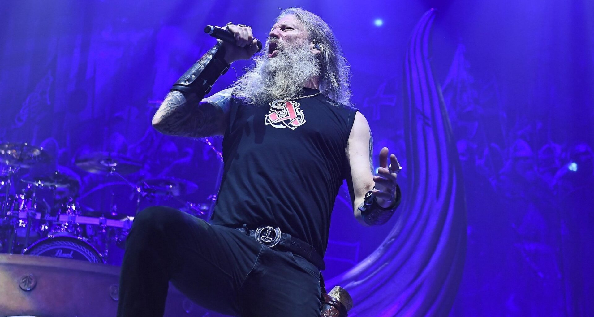 Mikäli sinulla jäi epäselväksi, mistä Amon Amarthin uudella singlellä lauletaan, tässä tyhjentävä selonteko aiheesta