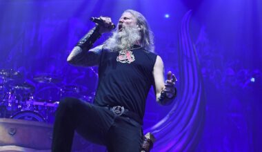 Mikäli sinulla jäi epäselväksi, mistä Amon Amarthin uudella singlellä lauletaan, tässä tyhjentävä selonteko aiheesta