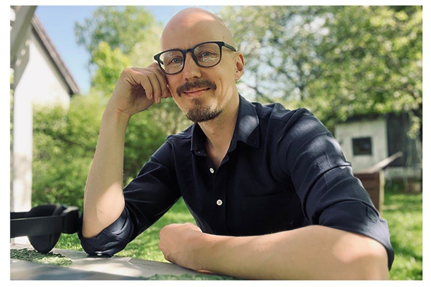 Väitös: Sosiaalinen virtuaalitodellisuus uudistaa etätyöskentelyä ja parantaa tiimiyhtenäisyyttä