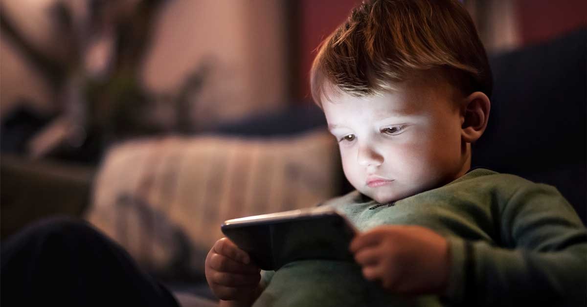 Lapsen ruutuaika vaikuttaa sairastumisriskiin | tieku.fi