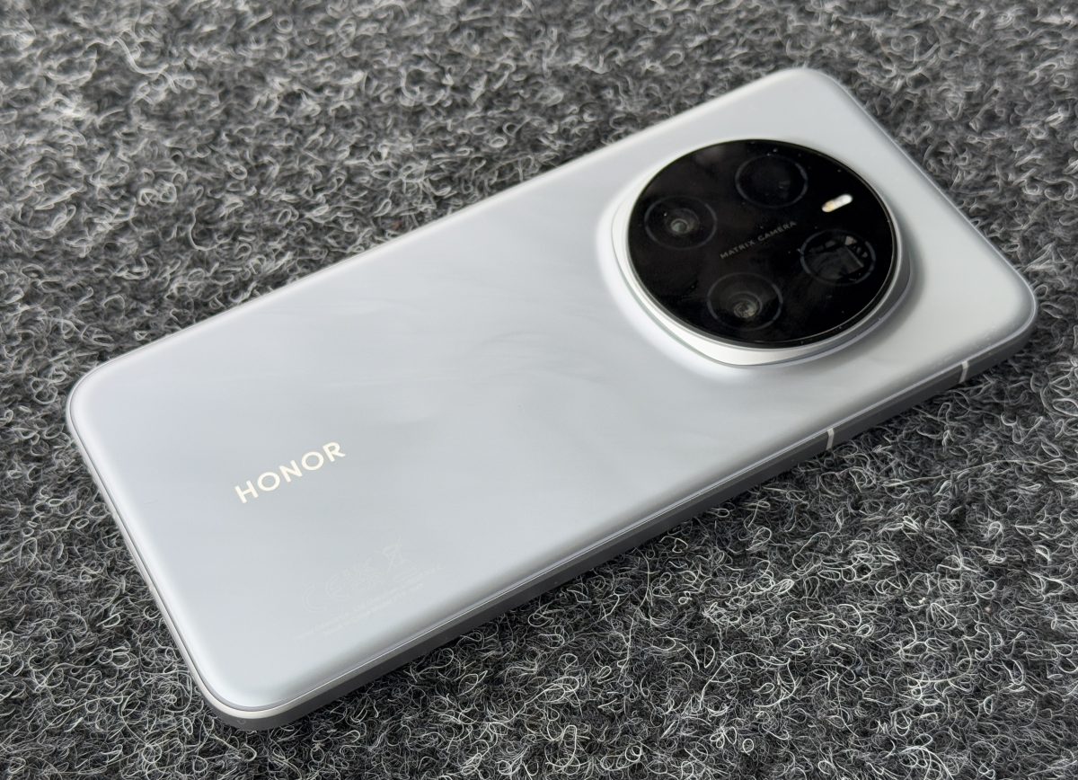 Kuvassa Honor Magic7 Pro.