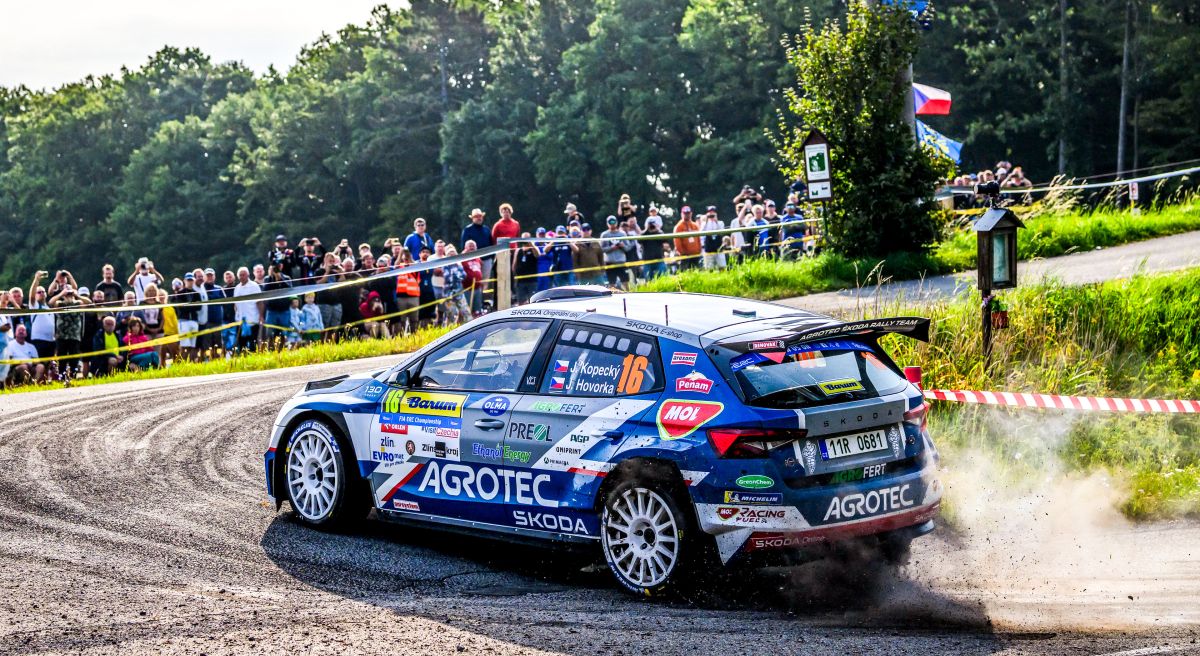 Konkari ajoi jälleen Tshekin EM-rallin voittoon - ruotsalaiskuskille juniorimestaruus ja iso palkinto