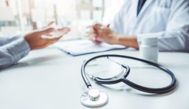 Lääkärikeskus kyllästyi hinnoittelun läpinäkymättömyyteen – Työnantaja saa jatkossa tiedon laskun perusteista