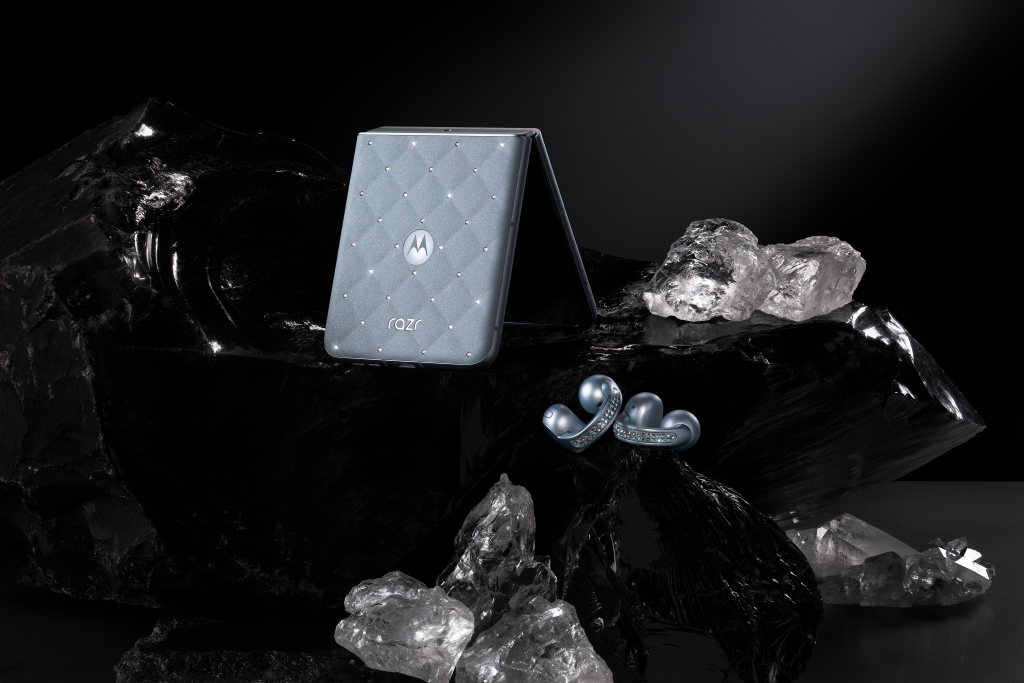 Motorola ja Swarovski loivat puhelimen, joka säihkyy kuin kristalli – tulossa pian Suomeen