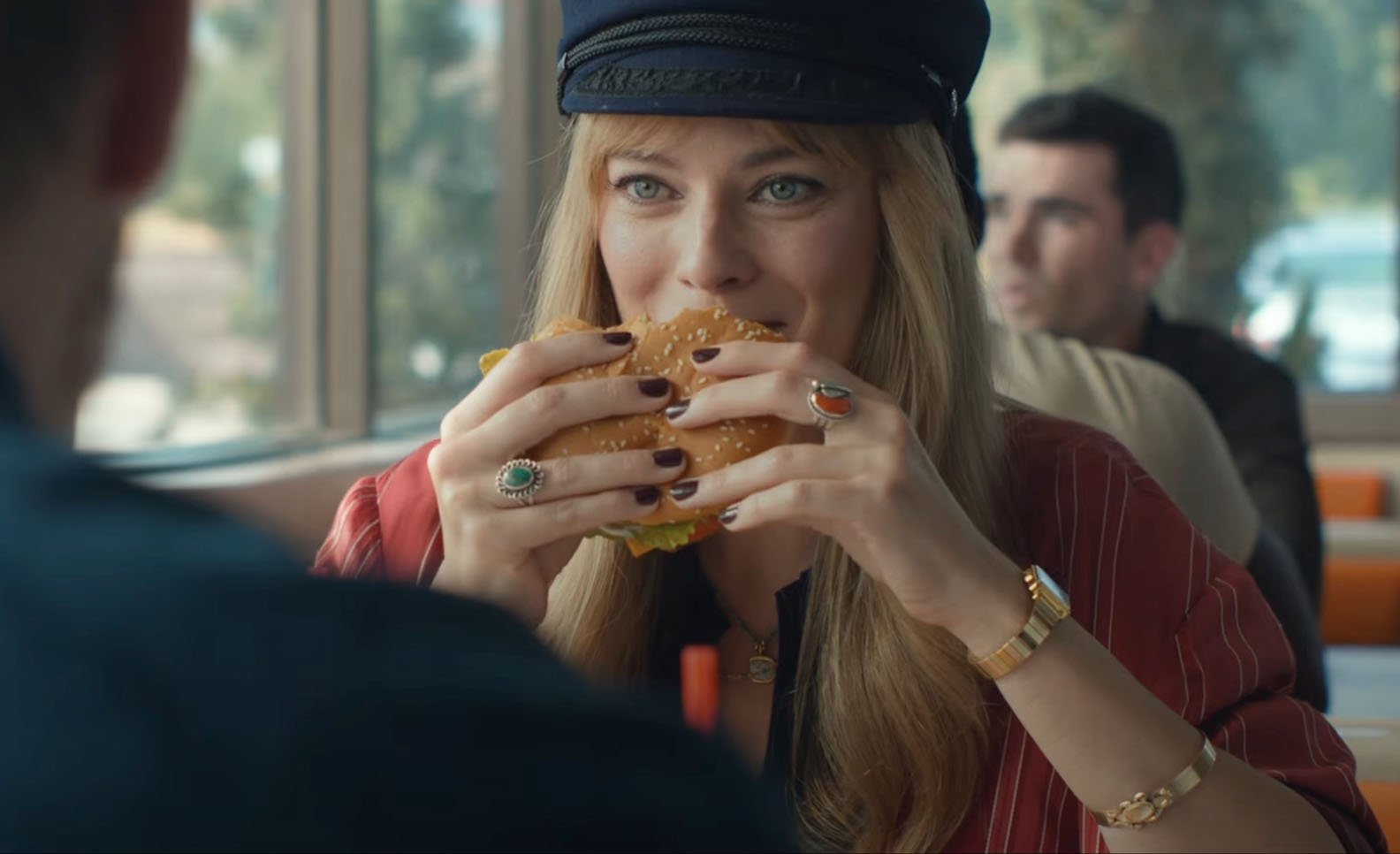 Margot Robbie ja Colin Farrell tähdittävät The Menu -käsikirjoittajan romanttista fantasiadraamaa – Katso traileri