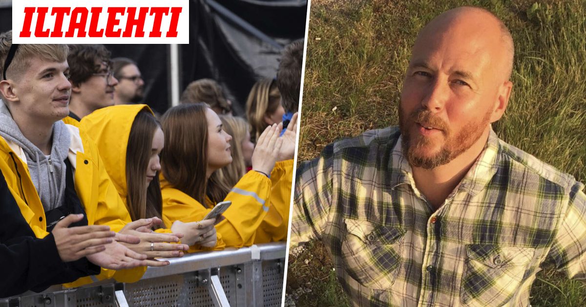 Pasin takia Ultra Bra -fanit pukeutuvat keltaisiin sadetakkeihin