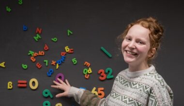 ”Minä inspiroiduin matematiikan tunnilla ja voin saada muutkin innostumaan” | Matematiikan, fysiikan ja kemian opettajan kandiohjelma
