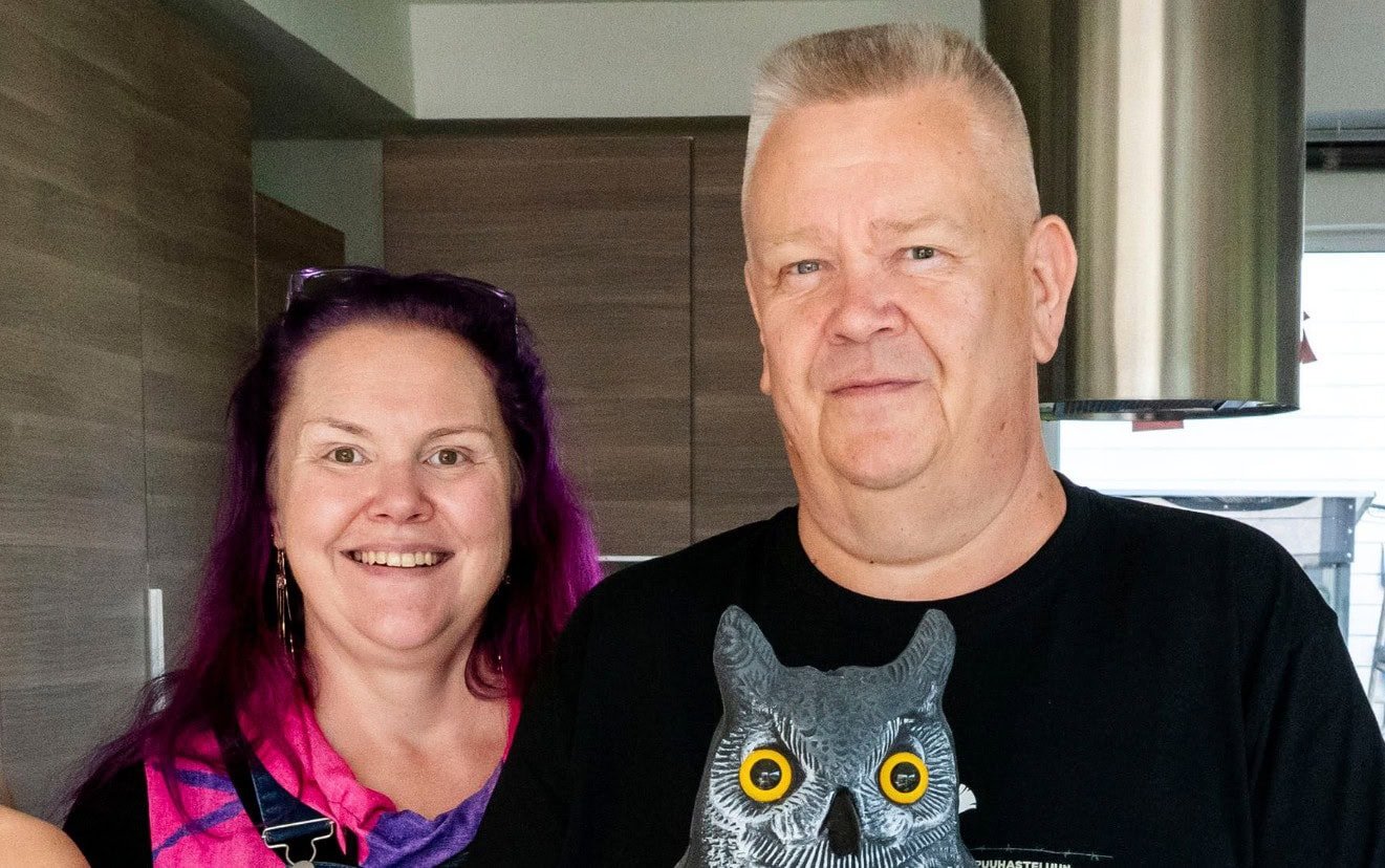 Aki ja Heli Palsanmäen pihaan karautti erikoinen jengi - kaksikko otti omat temput käyttöön