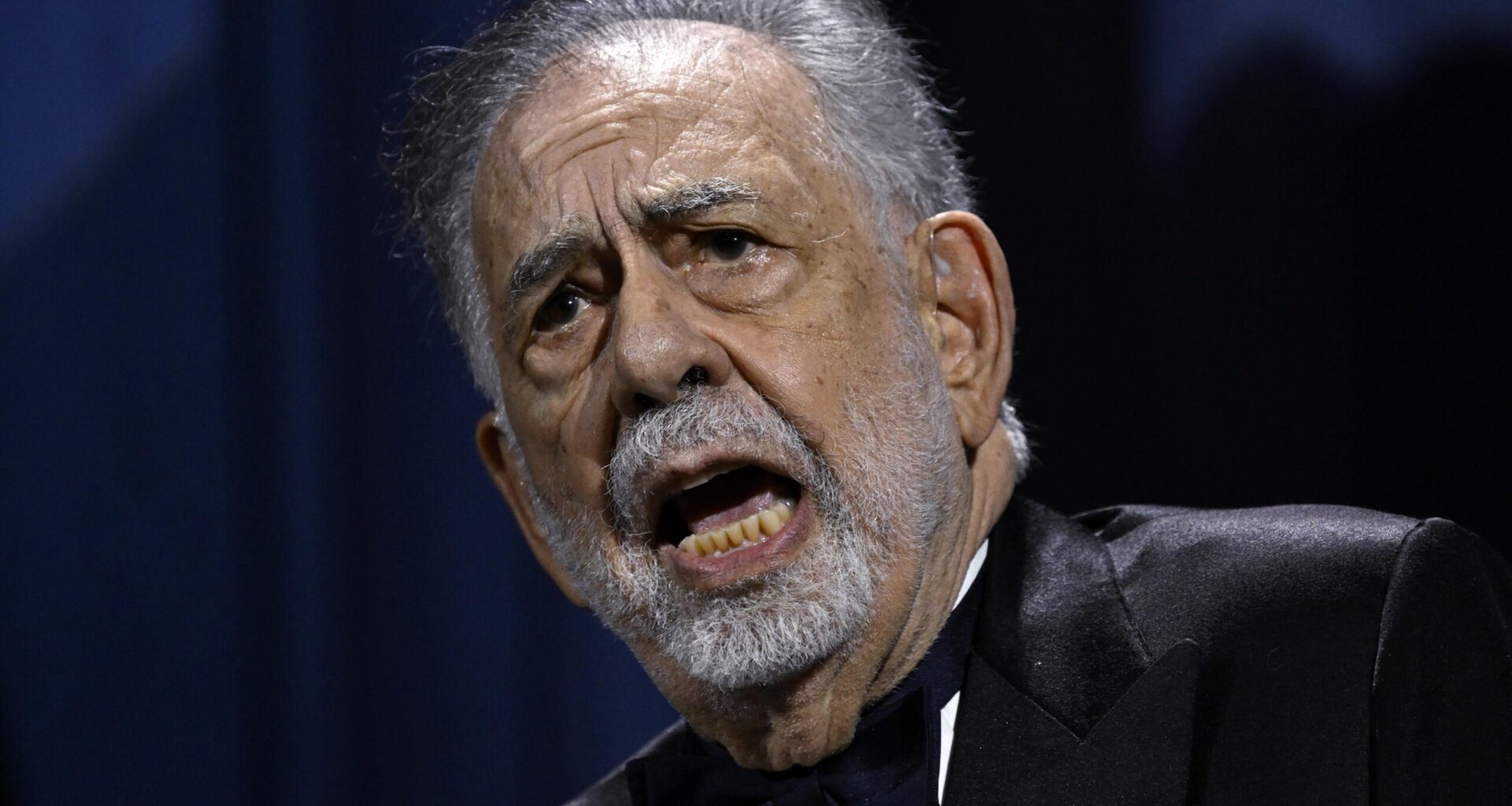 Francis Ford Coppola ja Shia LaBeouf ottivat yhteen useasti Megalopoliksen kuvauksissa: "Olet suurin piikki helvetin lihassani"