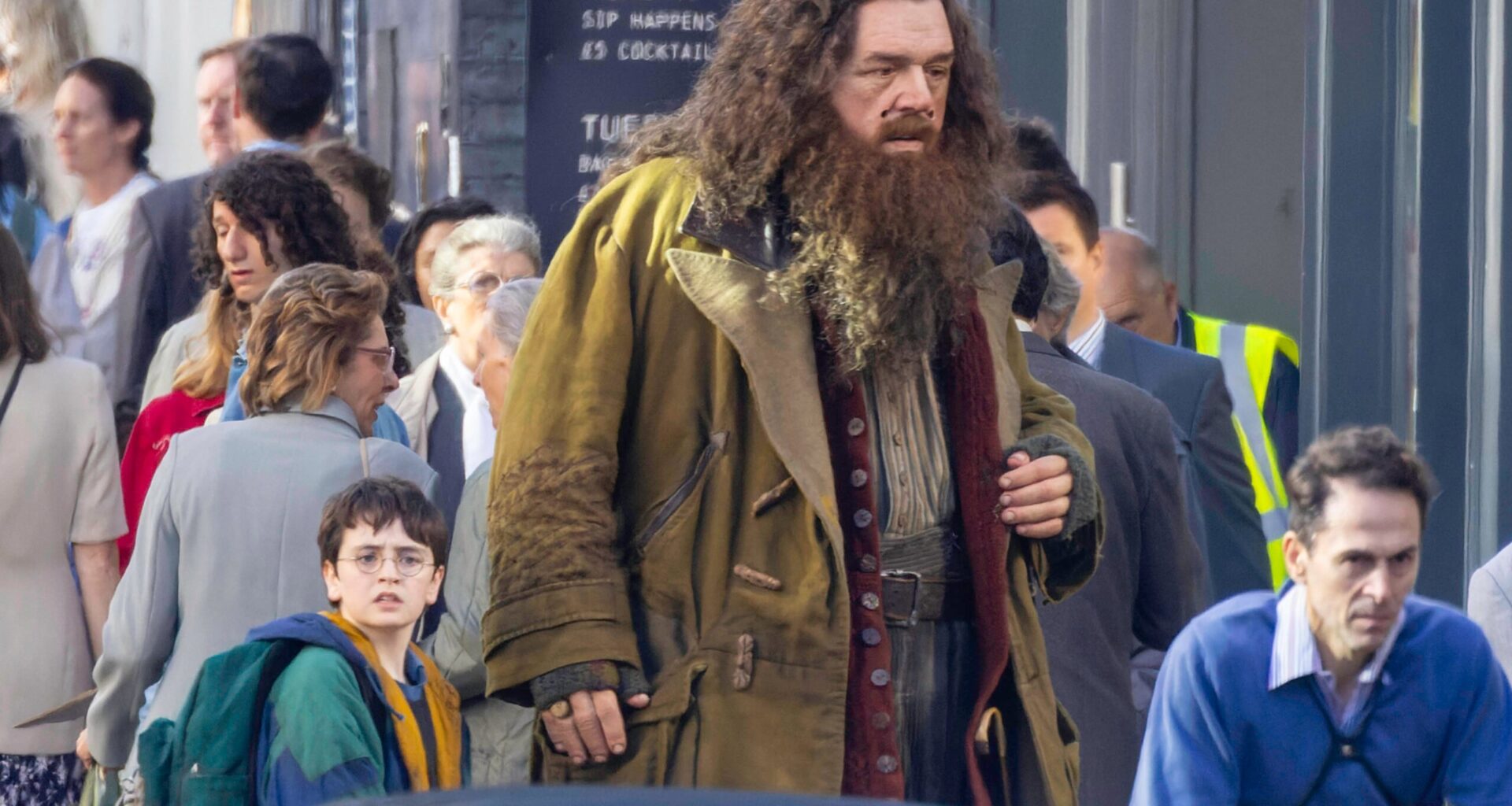 Harry Potter -ohjaaja kritisoi tulevaa sarjaa nähtyään siitä kuvia: "Mikä järki siinä on"