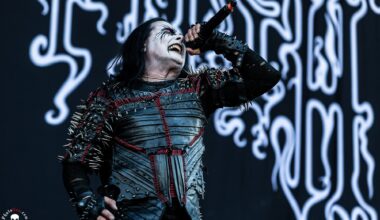 "Suostuttelin bänditoverin syömään sieniä ja hän vietti yön tapetille jutellen" - Dani Filth on nähnyt ja kokenut urallaan kaikenlaista