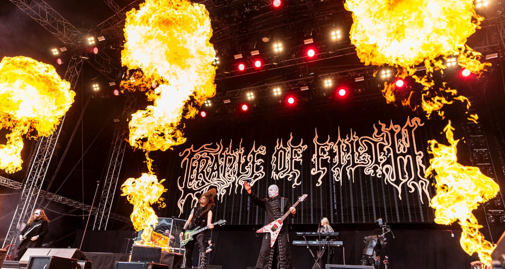 Cradle of Filth -leirissä tapahtuu – yhtye menetti jäsenen kesken kiertueen, toinen ilmeisesti lähdössä