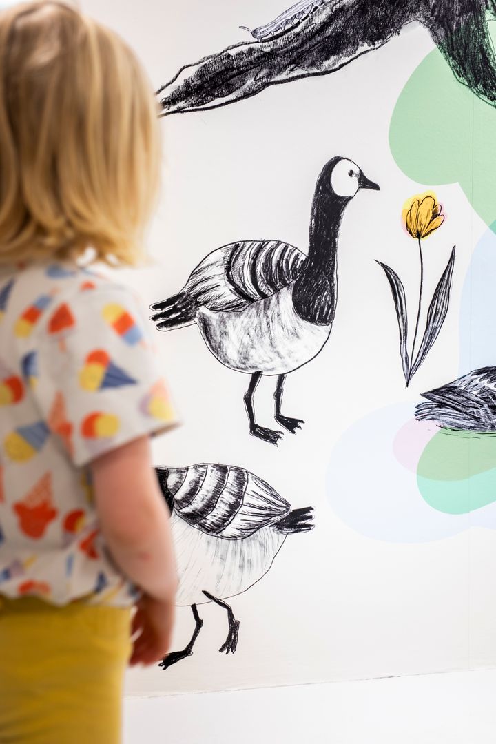 Emmi%20Jormalainen%3A%20N%E4kyvill%E4%2C%20piilossa%2C%202025.%20P%E4iv%E4koti%20Ensi%20linja%201.%20Kuva%3A%20HAM/Maija%20Toivanen