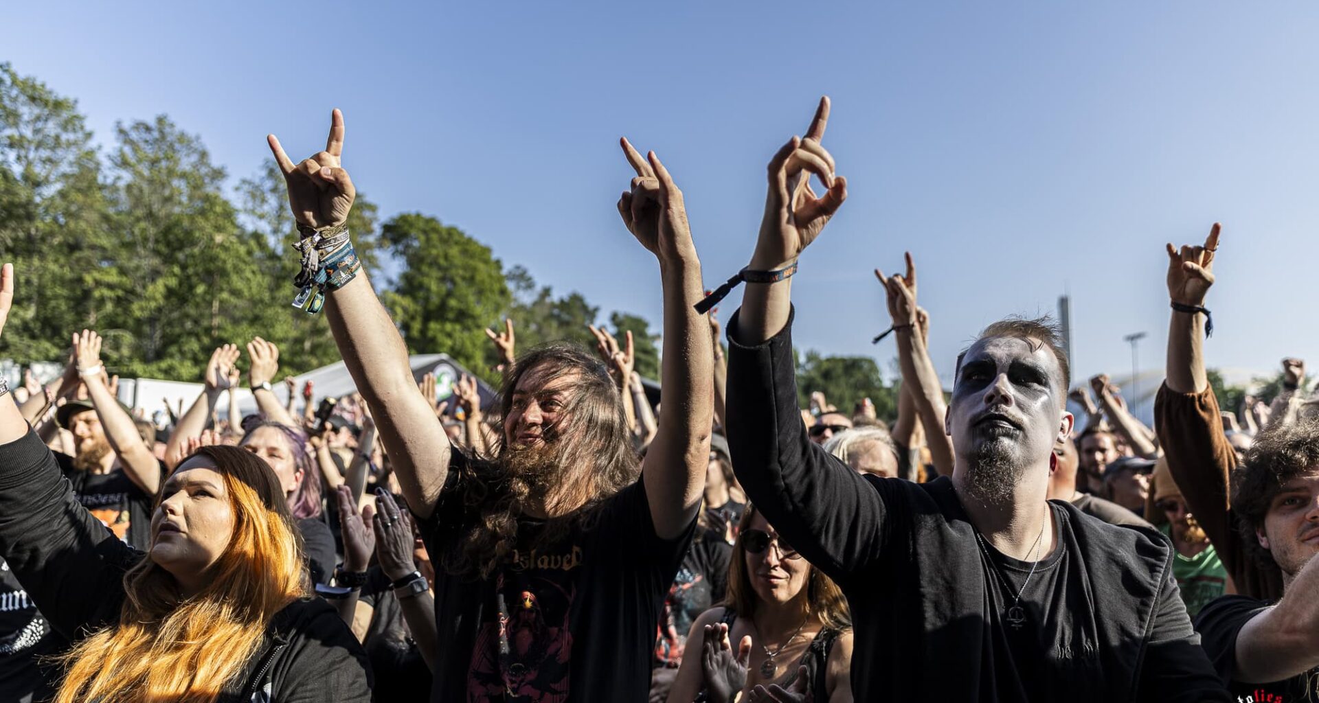 Raportti: Hellsinki Metal Festival tarjosi niin sykähdyttäviä ja viihdyttäviä kuin myös kummallisia ja kädenlämpöisiä kokemuksia