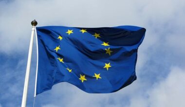 EU kiristää tietoturvavaatimuksia - älypuhelimista, älykelloista ja muista laitteista turvallisempia
