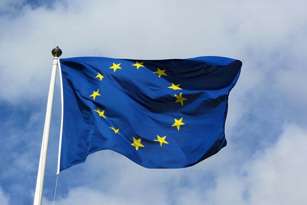 EU kiristää tietoturvavaatimuksia - älypuhelimista, älykelloista ja muista laitteista turvallisempia