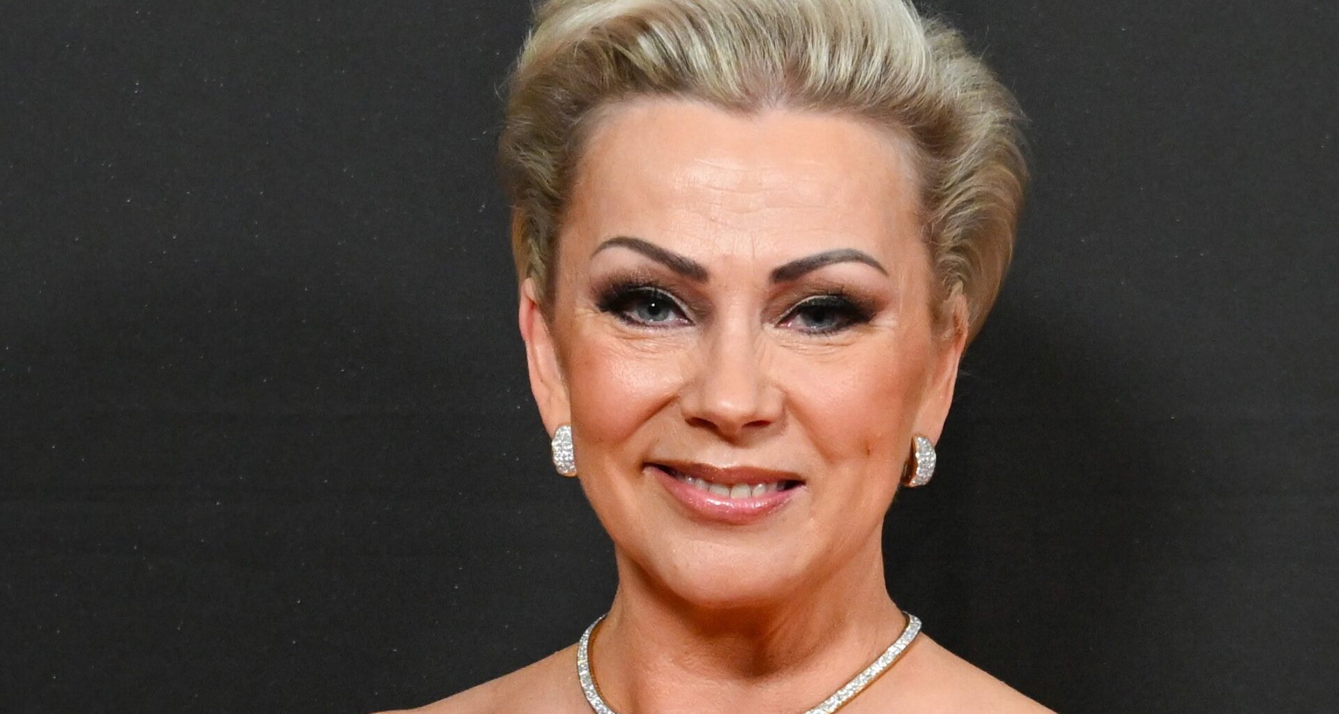 Helena Ahti-Hallberg tilittää Annassa: Joutui sokkiin ja alkoi vuotaa verta
