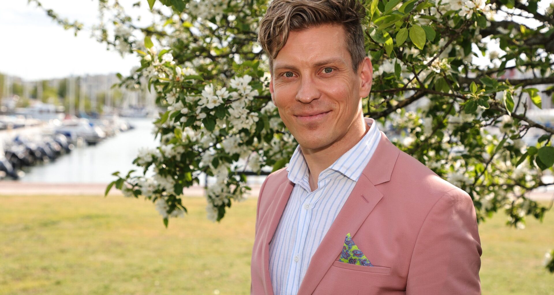 Näyttelijä ja juontaja Antti Holma: Huikea uusi työ!