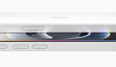 Kuvassa iPhone 16e.