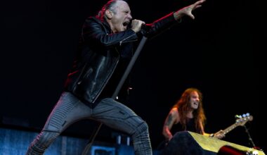 Miksi Iron Maiden ei kiellä puhelimia keikoillaan Ghostin tapaan? Bruce Dickinson kertoo
