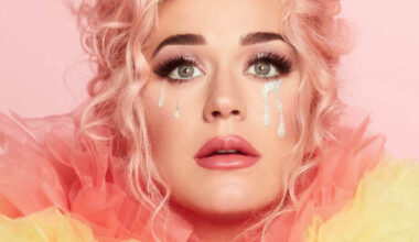 Katy Perry vilautti bileasussaan – topista näkyikin läpi – Stara