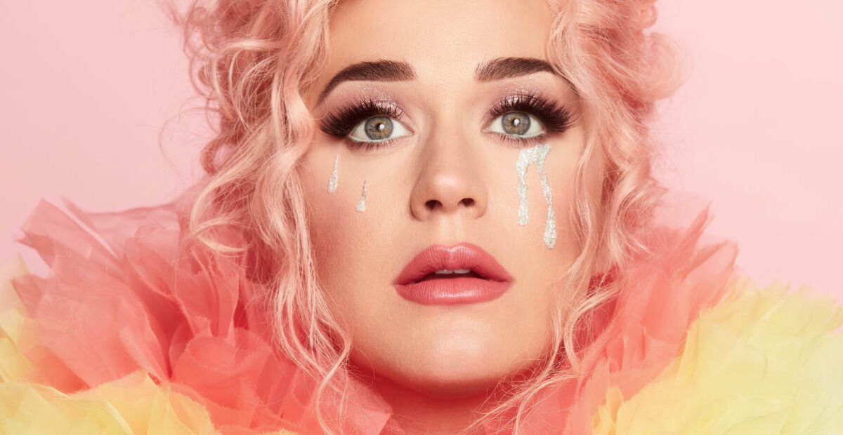 Katy Perry vilautti bileasussaan – topista näkyikin läpi – Stara